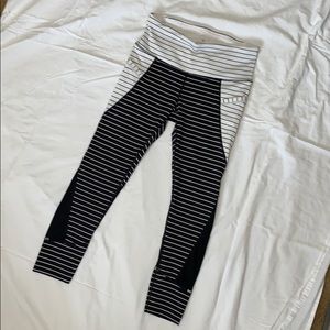 Athleta Crops with side pockets- Size XS